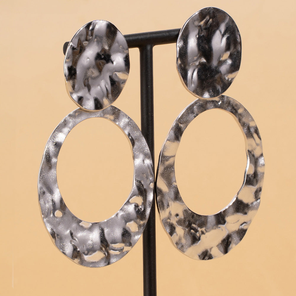 HANGING EARRINGS WITH BEATEN CIRCLES