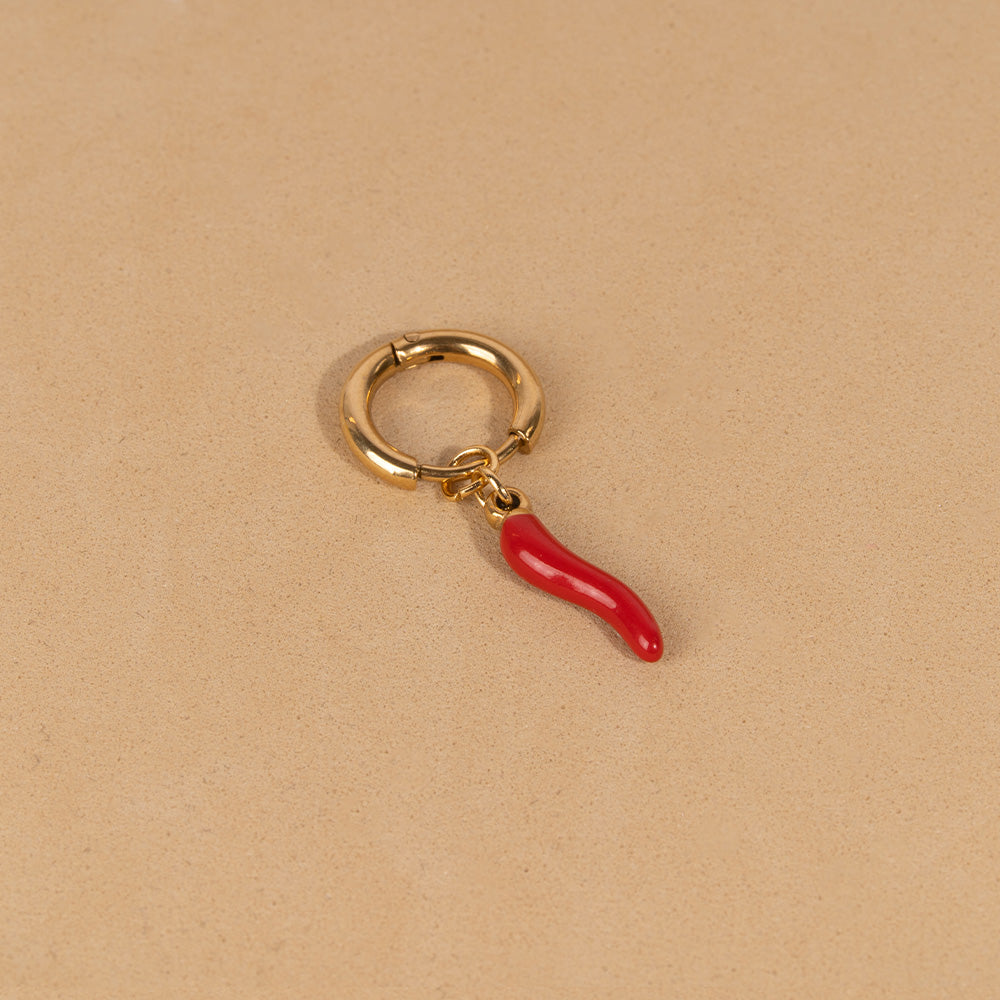 SINGLE EARRING WITH LUCKY PENDANT