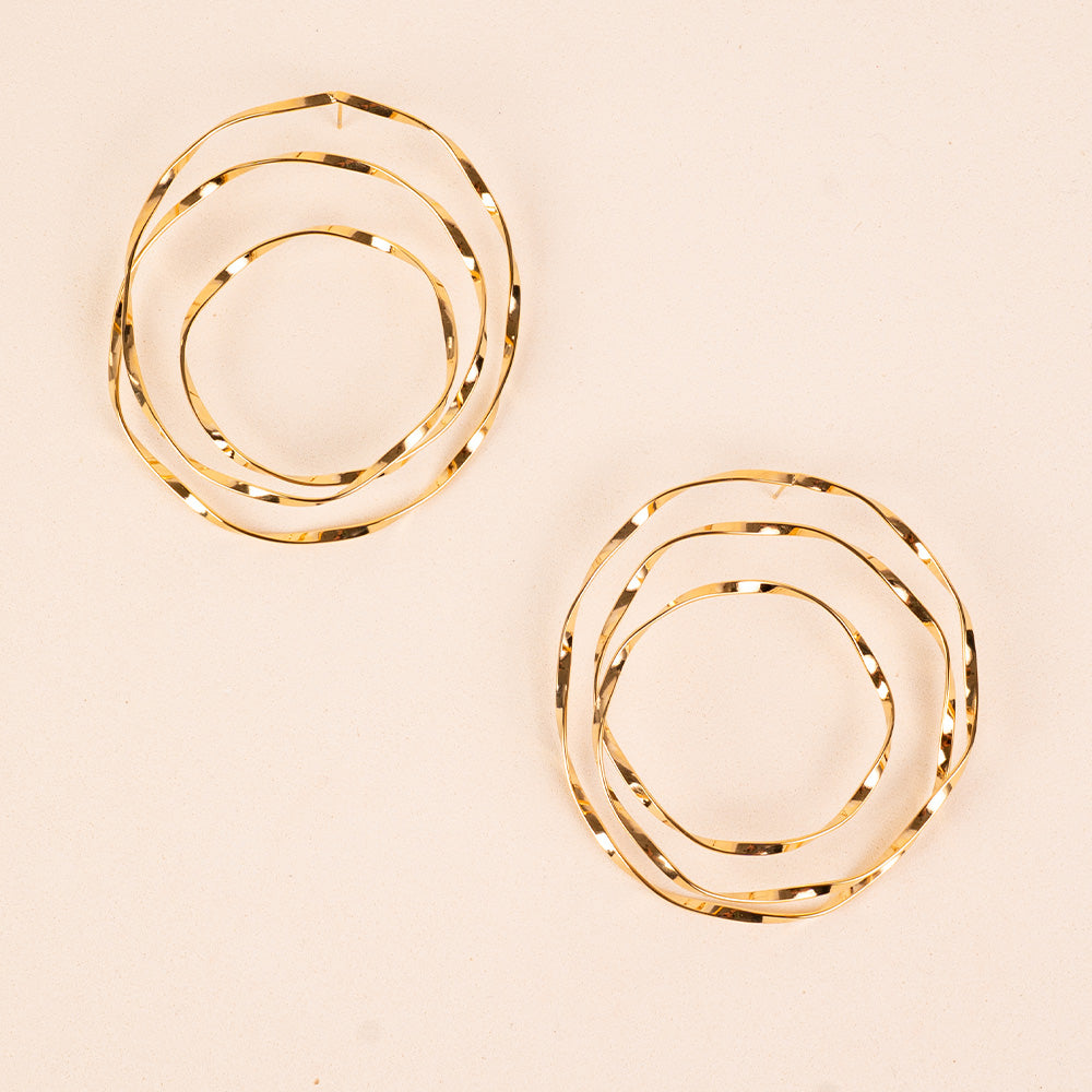 ORECCHINI PENDENTI A CERCHI MARTELLATI