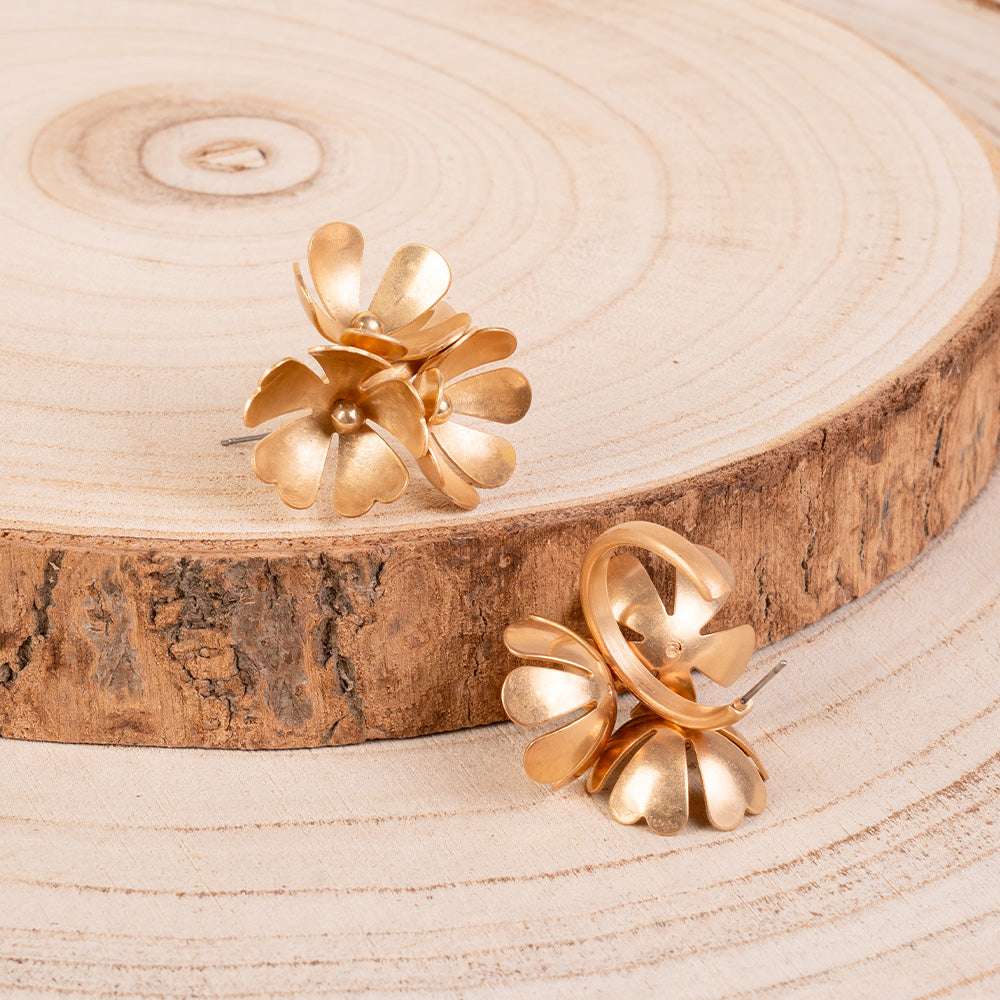 ORECCHINI PENDENTI A SEMICERCHIO CON FIORI