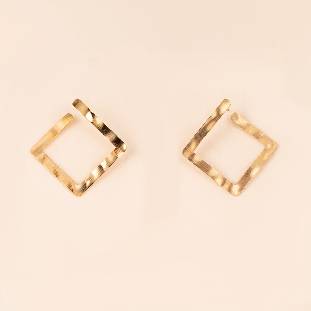 ORECCHINI A ROMBO IRREGOLARE SATINATO