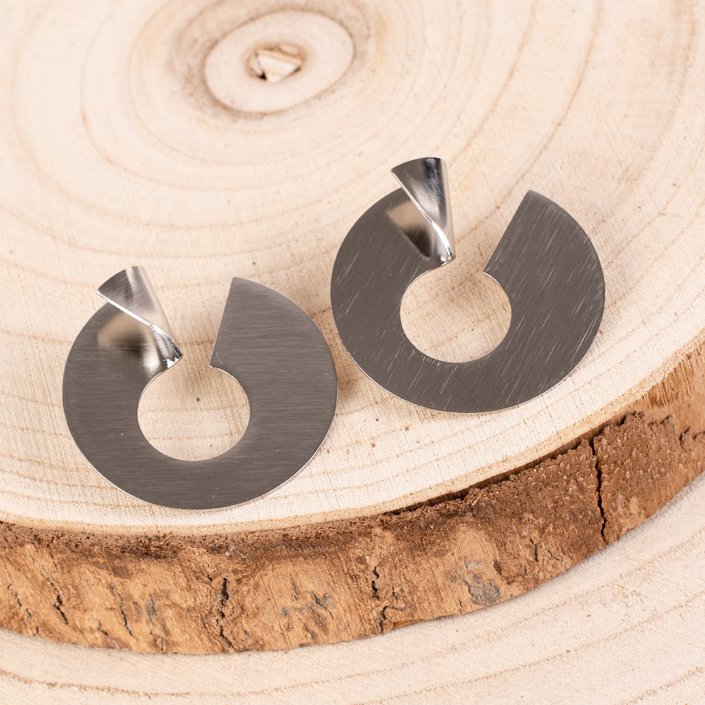 ORECCHINI CIRCOLARI CON CURVA MINIMALI GRAFFIATI