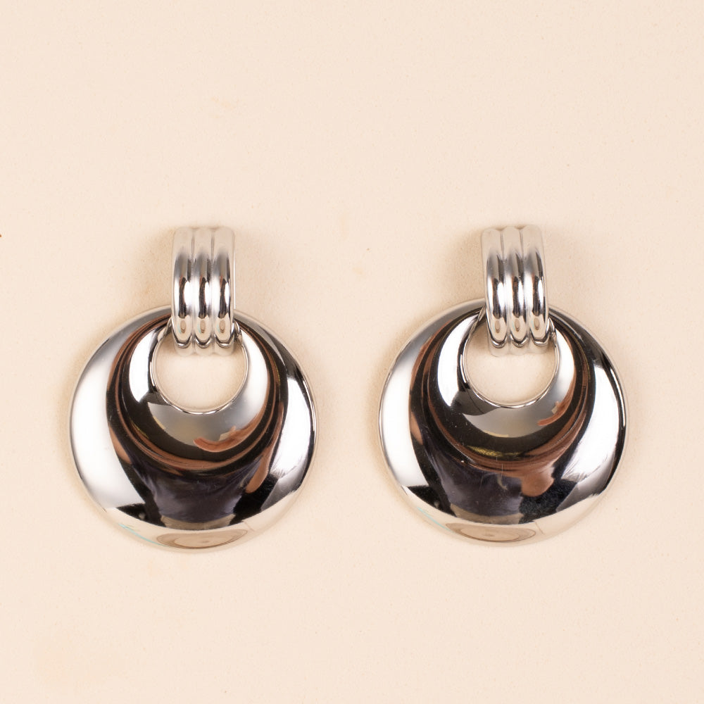 ORECCHINI PENDENTI CON PERNO RIGATO E DISCO ABBOMBATO