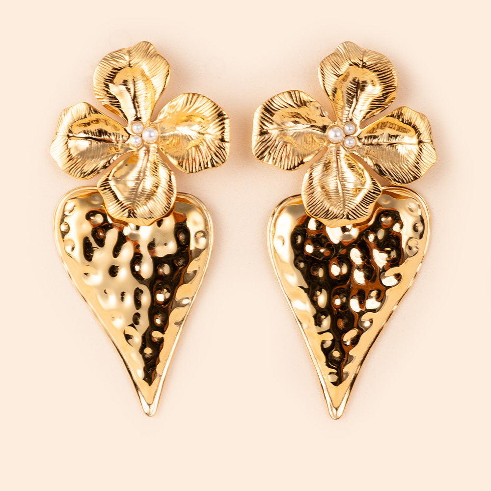 ORECCHINI PENDENTI CON FIORE E CUORE MARTELLATO