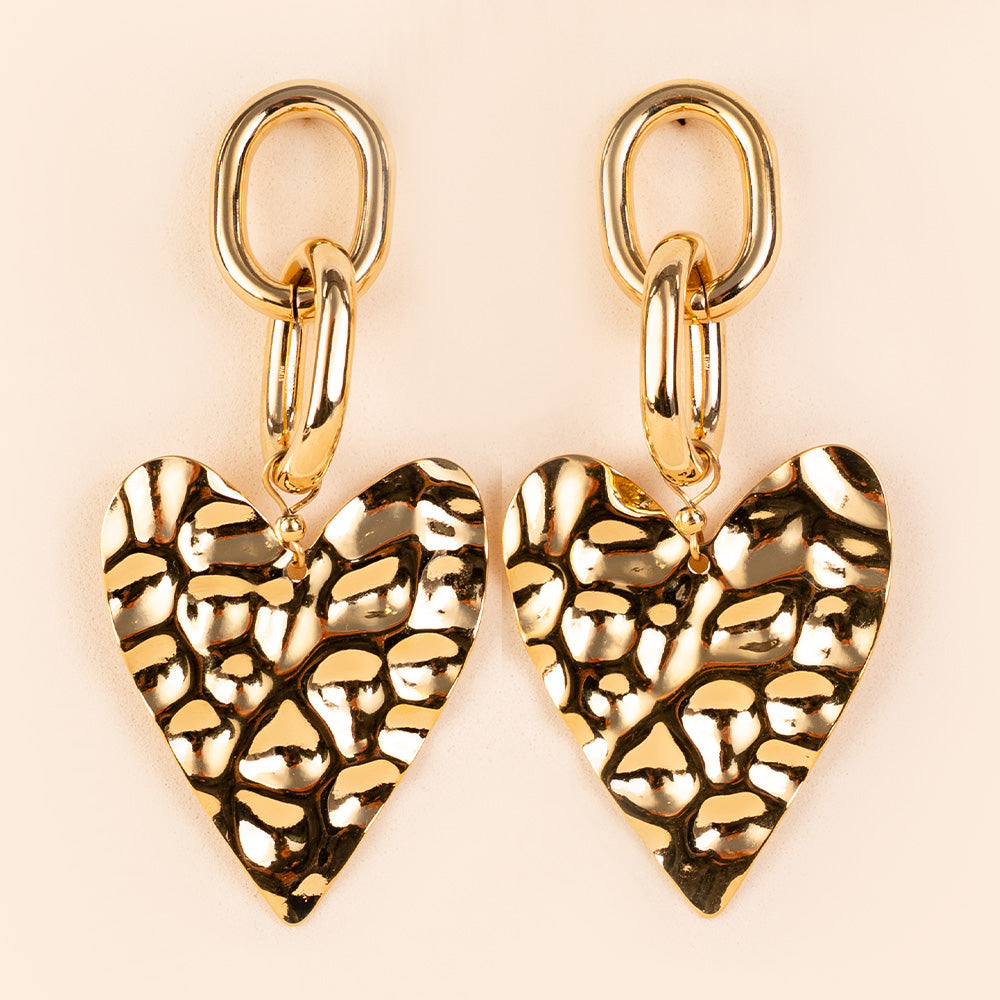 CHAIN HAMMERED HEART DANGLING EARRINGS