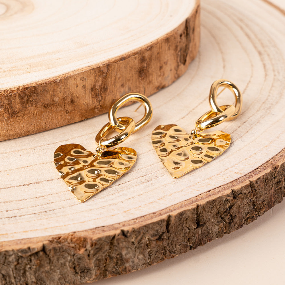 CHAIN HAMMERED HEART DANGLING EARRINGS