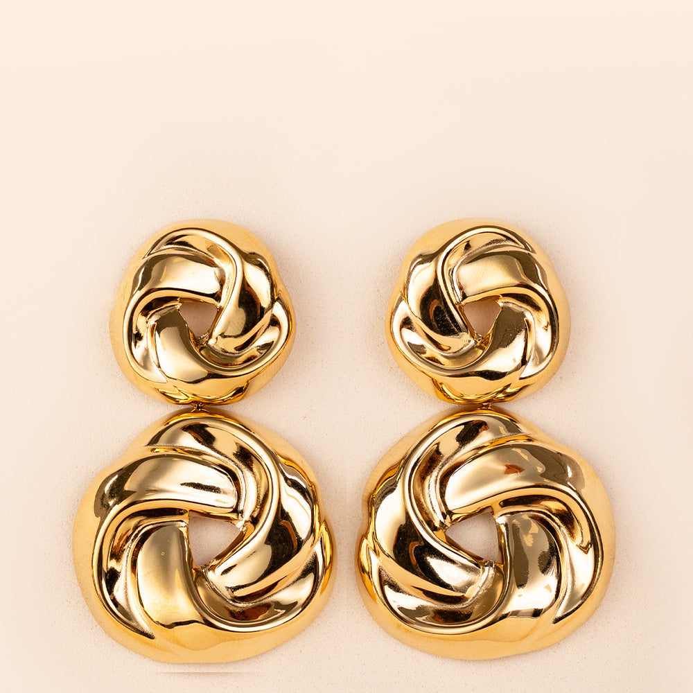 DANGLING EARRINGS WITH INTERTWINED CIRCULAR DETAIL
