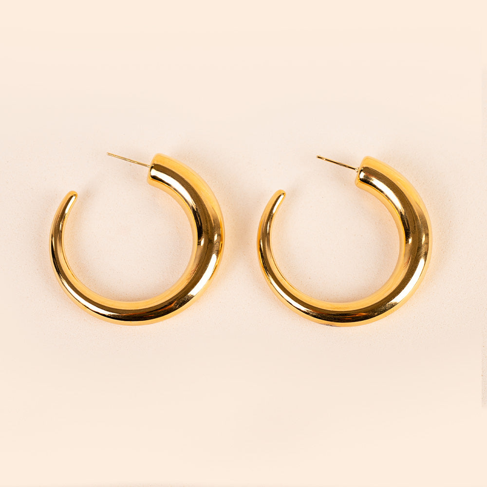 HOOP EARRINGS WITH GRADUAL DIAMETER DECREASE