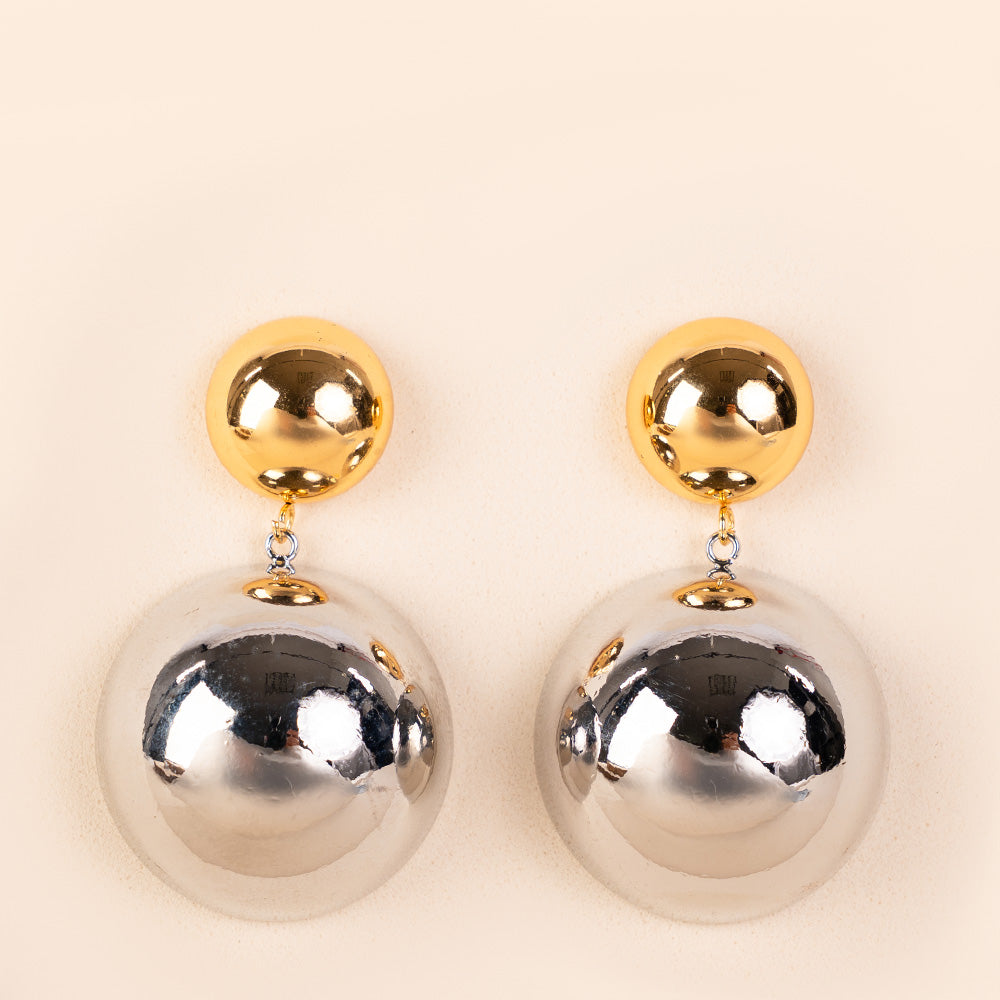 DANGLING EARRINGS WITH TWO HALF SPHERES