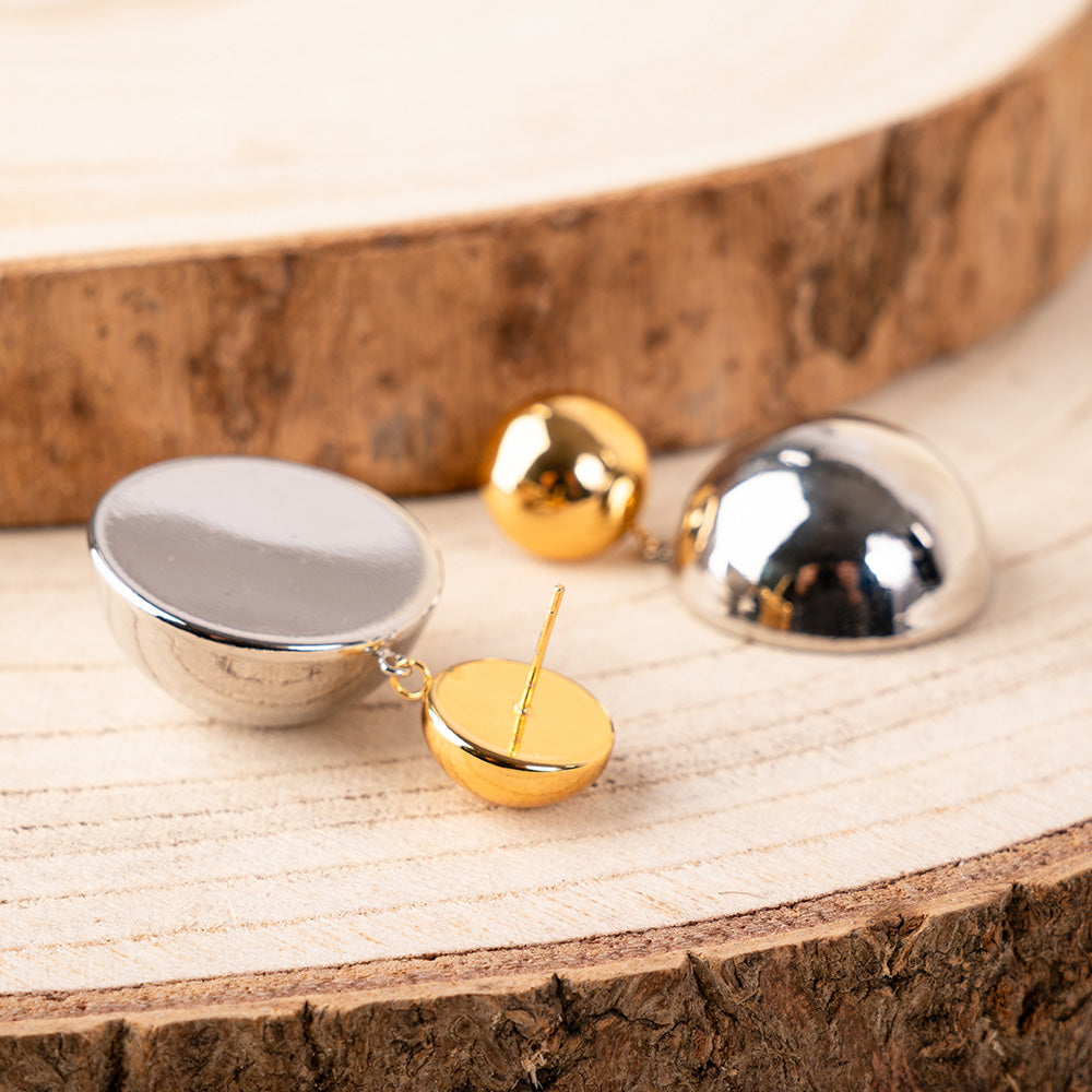 DANGLING EARRINGS WITH TWO HALF SPHERES