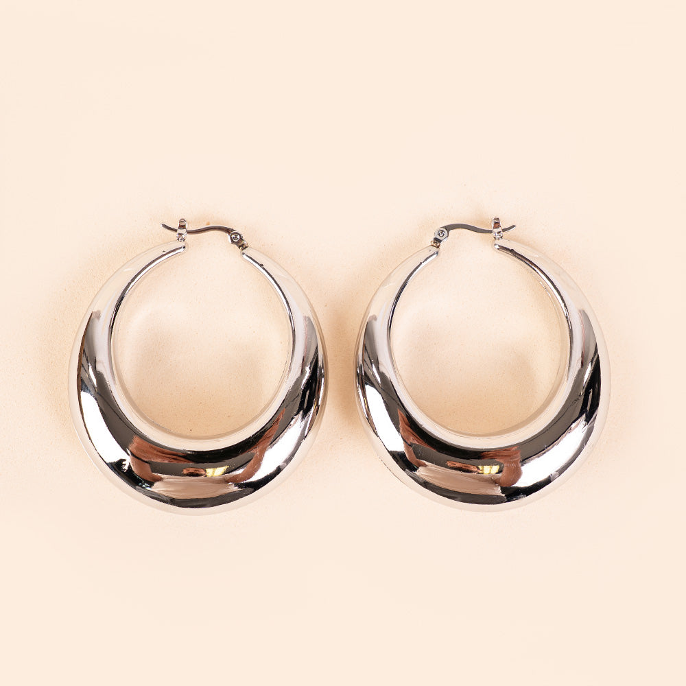 SMALL OVAL DANGLING EARRINGS WITH GRADUAL INCREASE