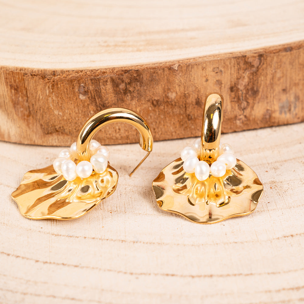 EARRINGS WITH LEAF DANGLE AND PEARL CROWN