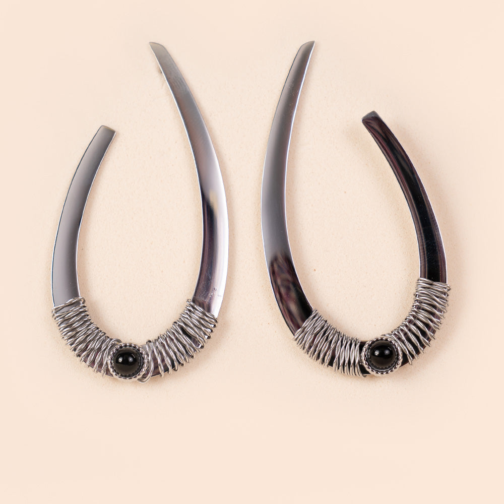 OVAL DANGLING EARRINGS WITH WIRE WRAPPED AND STONE