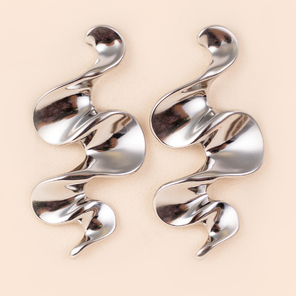 WAVY DANGLING EARRINGS