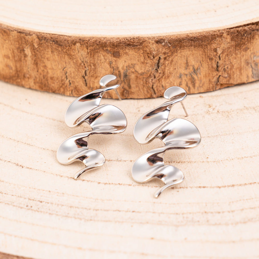 WAVY DANGLING EARRINGS