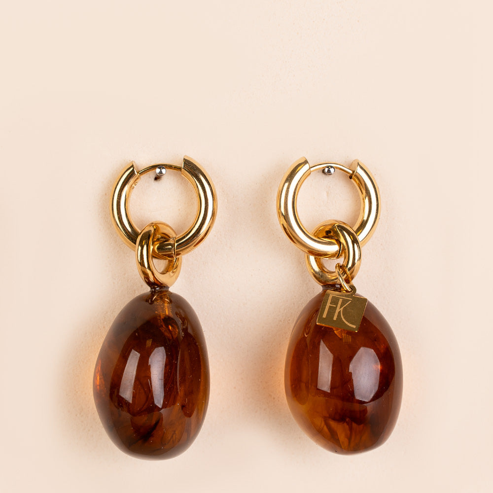 ORECCHINI PENDENTI CON DOPPIO CERCHIETTO E PENDENTE IN RESINA COLORATA