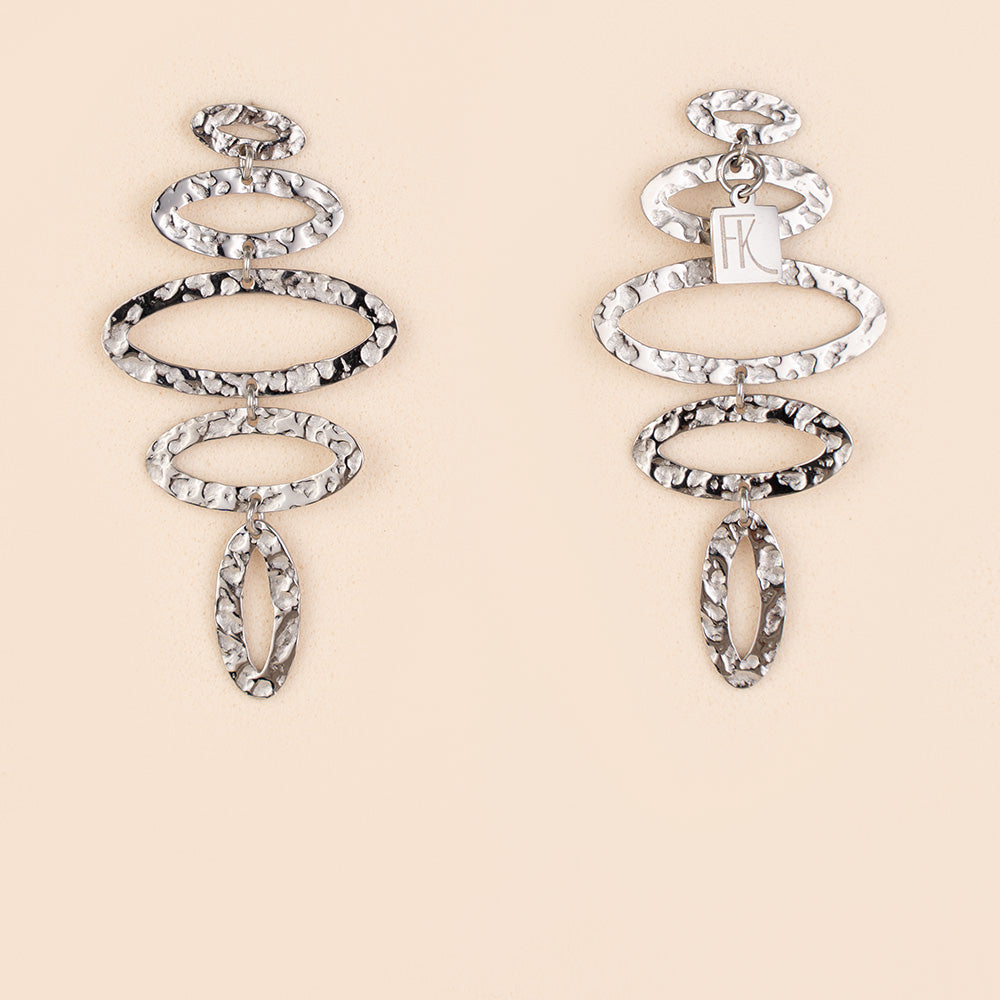 ORECCHINI CON OVALI MARTELLATI