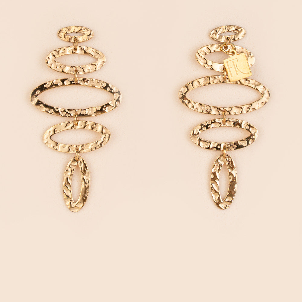 ORECCHINI CON OVALI MARTELLATI