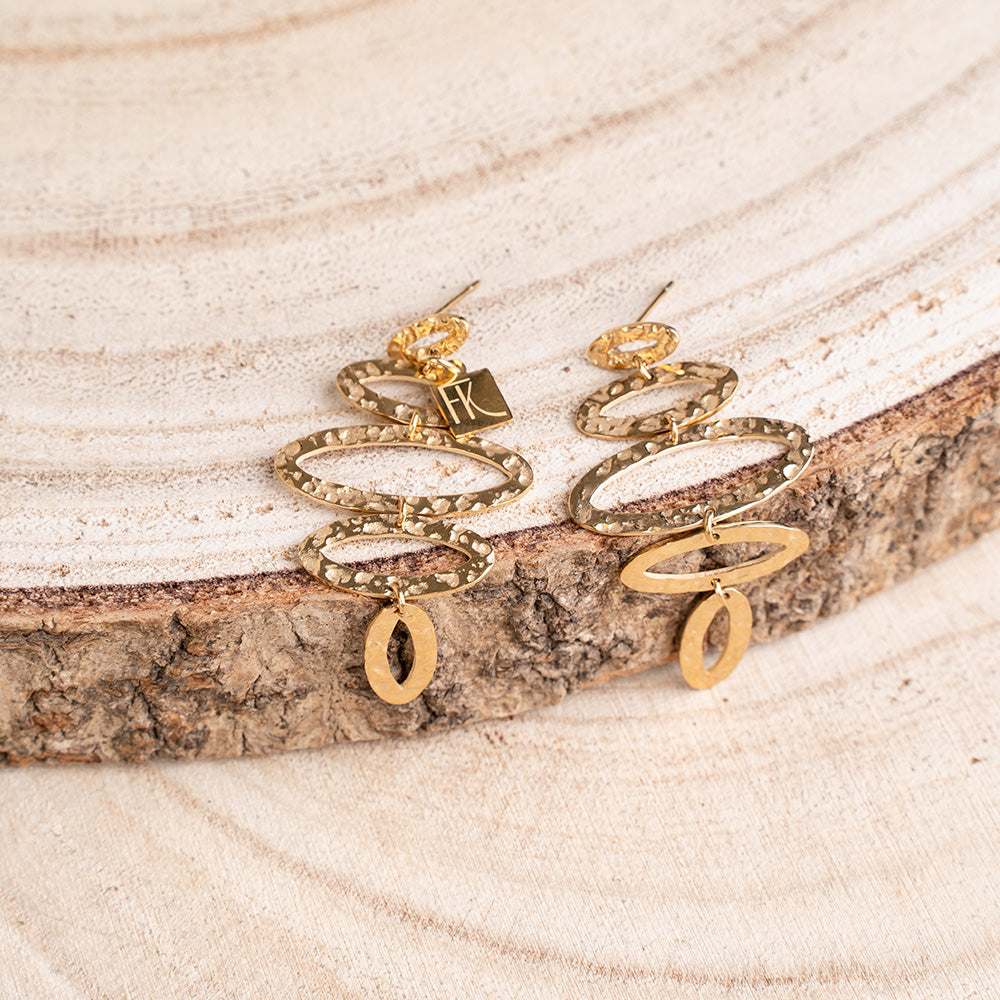 ORECCHINI CON OVALI MARTELLATI