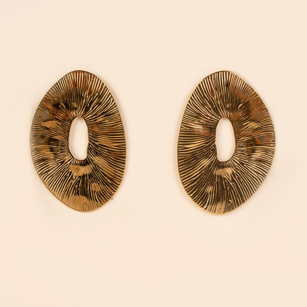 ORECCHINI PENDENTI A CERCHIO IRREGOLARE RIGATO