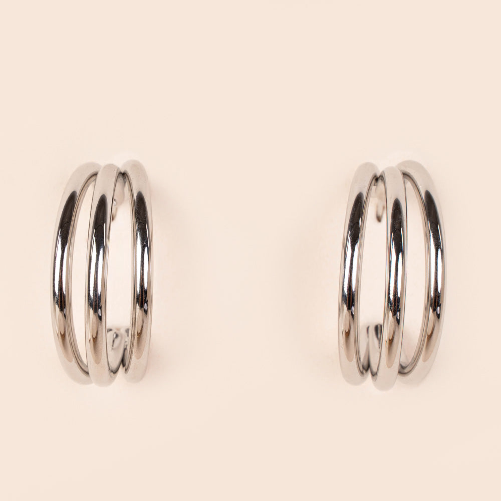 ORECCHINI A SEMICERCHIO CON TRE FASCE INTRECCIATE