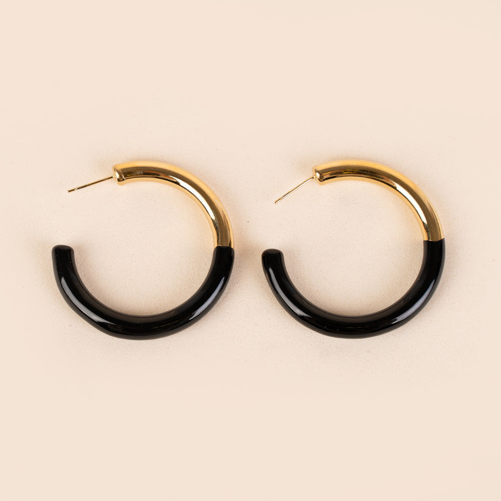 ORECCHINI A SEMICERCHIO COLORATO PER META'