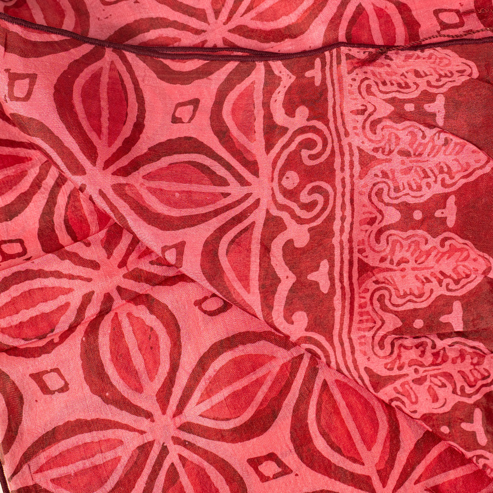 LIGHTWEIGHT GEOMETRIC PATTERN SCARF
