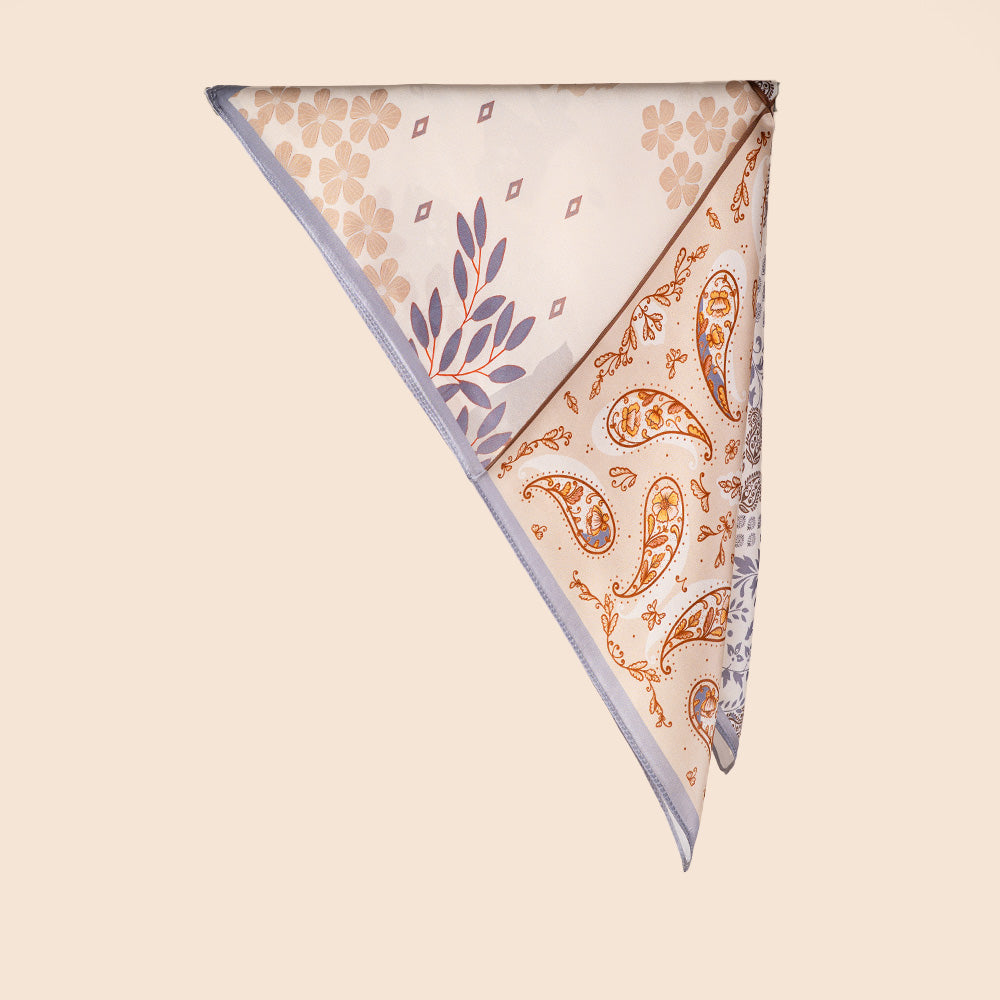 SCIARPA FOULARD DA COLLO IN SETA CON FANTASIE DIVISE IN QUATTRO QUADRANTI