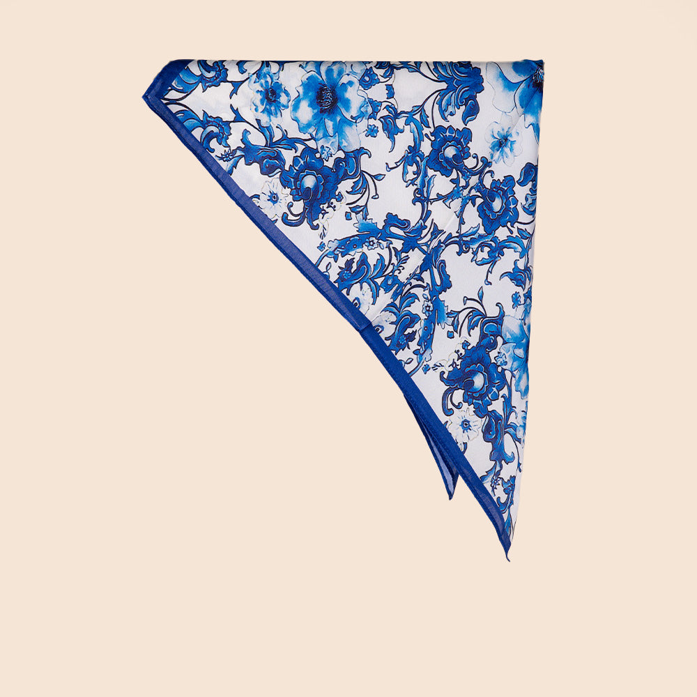 SCIARPA FOULARD DA COLLO IN SETA CON FIORI E DECORAZIONI ORNAMENTALI