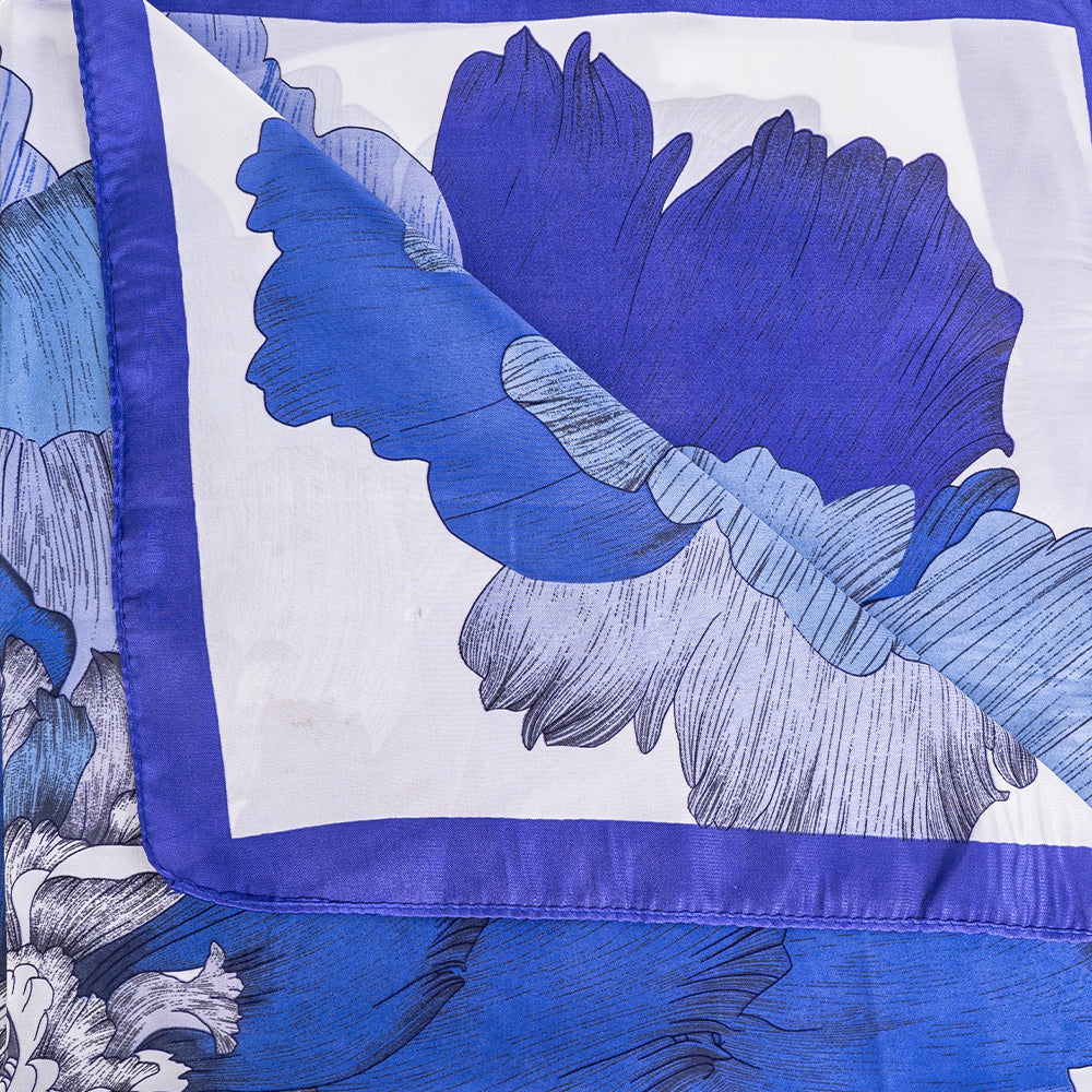 LIGHTWEIGHT SCARF SQUARE SCARF WITH LARGE CENTRAL FLOWER