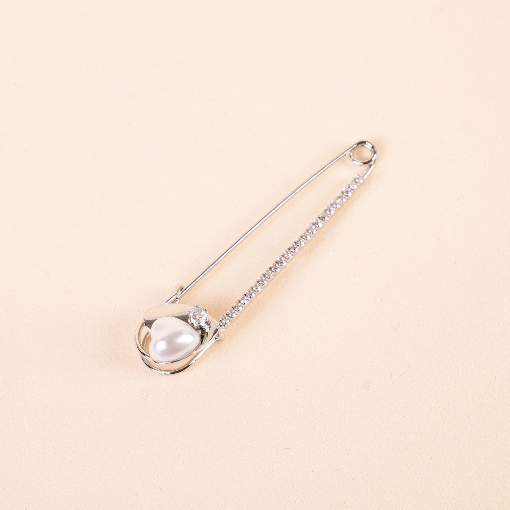 SPILLA DALLA FORMA CLASSICA CON STRASS E UNA PERLA A CUORE