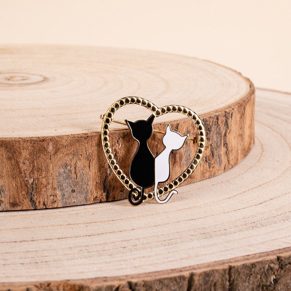 PIN WITH CATS AND HEART FRAME
