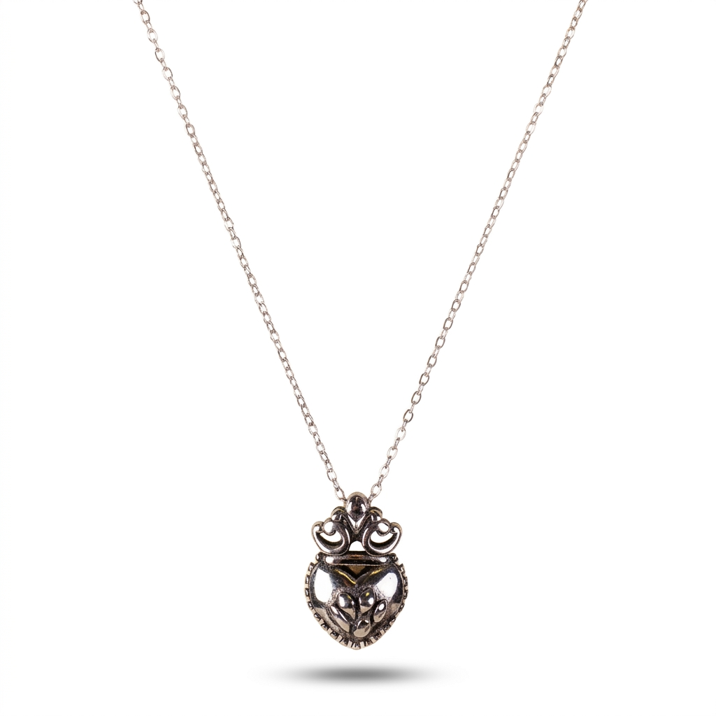 COLLANA A GIROCOLLO CON CUORE LAVORATO PENDENTE