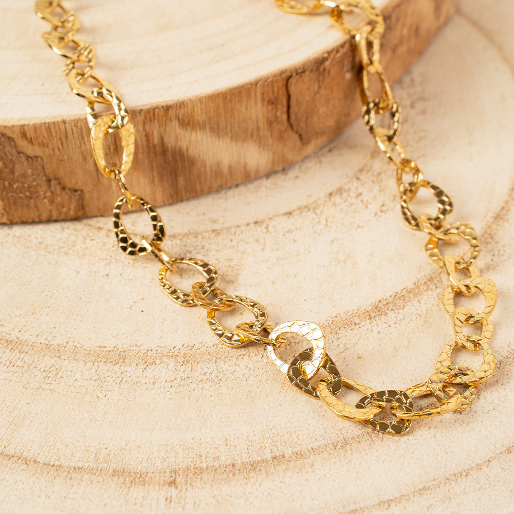 COLLANA A GIROCOLLO CON MAGLIE IRREGOLARI INTAGLIATE