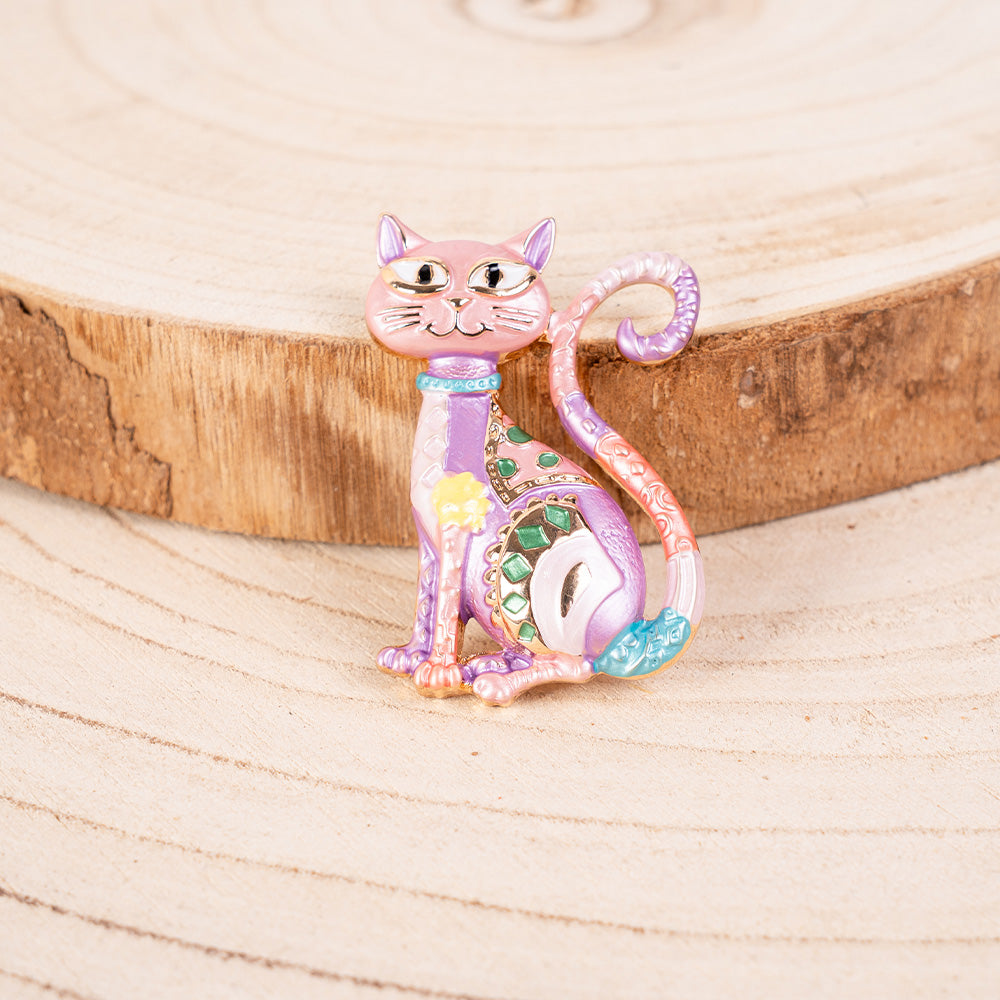 BROOCH WITH A WORKED SITTING CAT