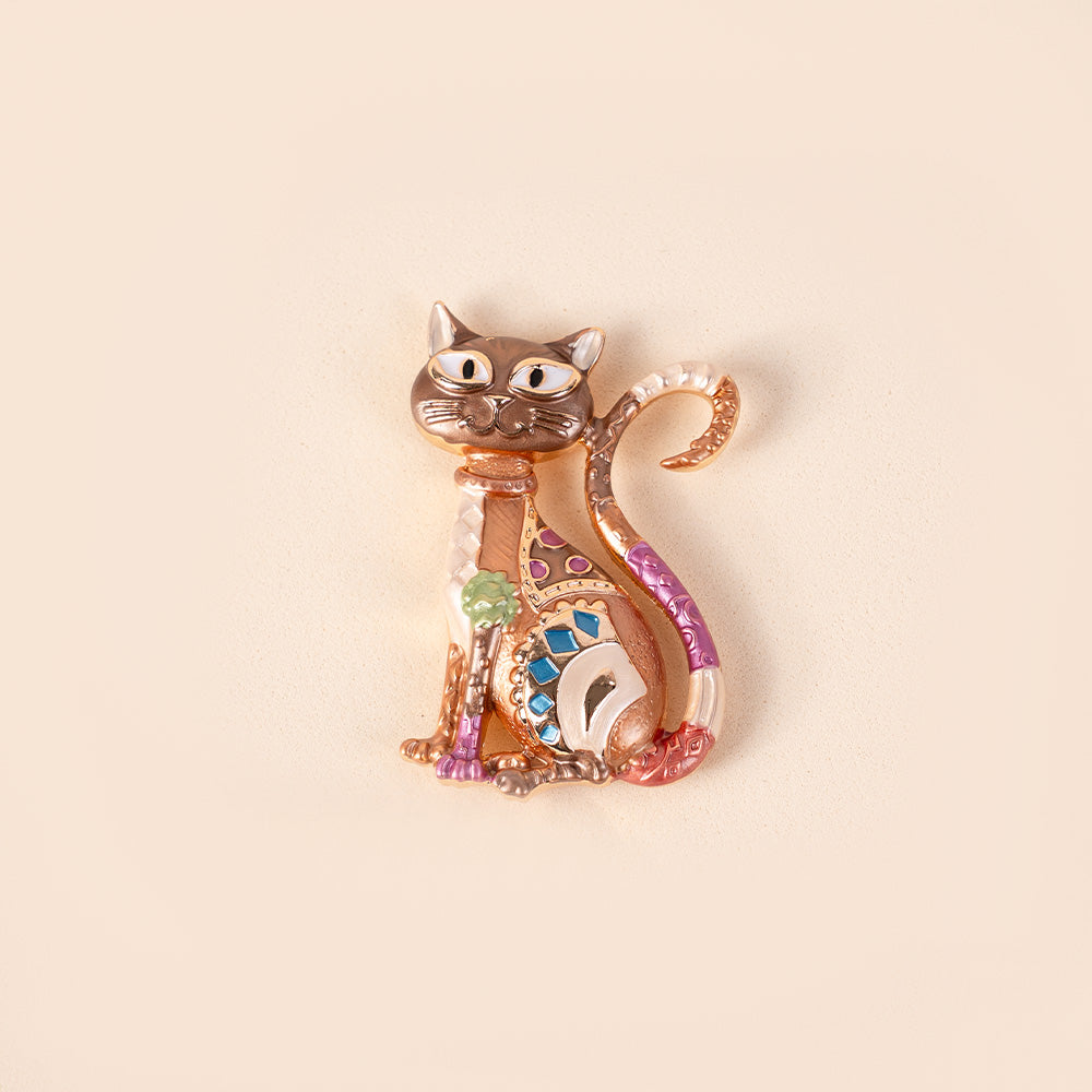 BROOCH WITH A WORKED SITTING CAT