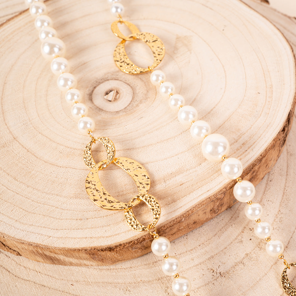 COLLANA LUNGA CON PERLE E DISCHI MARTELLATI