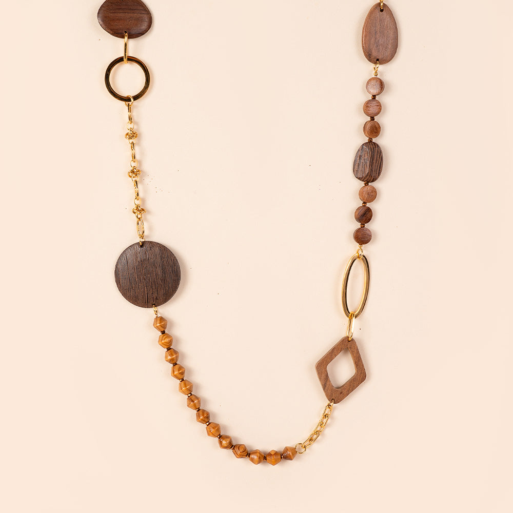 COLLANA LUNGA CON DETTAGLI IN DIVERSI MATERIALI