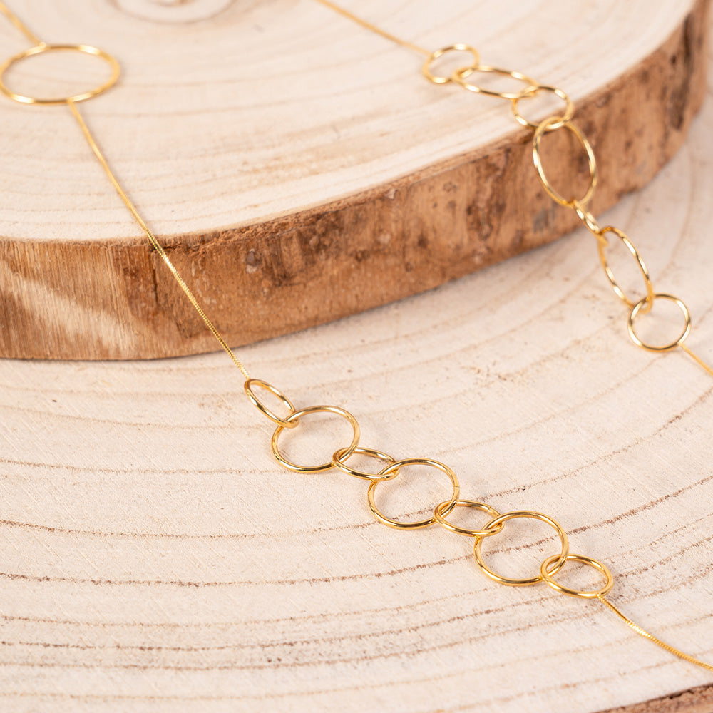 COLLANA LUNGA FINA CON CERCHI DI DIVERSI DIAMETRI