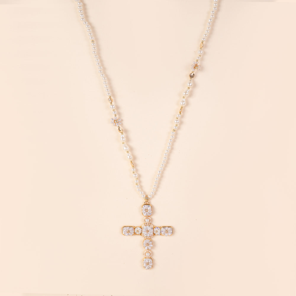 COLLANA LUNGA IN PERLE CON CROCE PENDENTE CON APPLICAZIONI