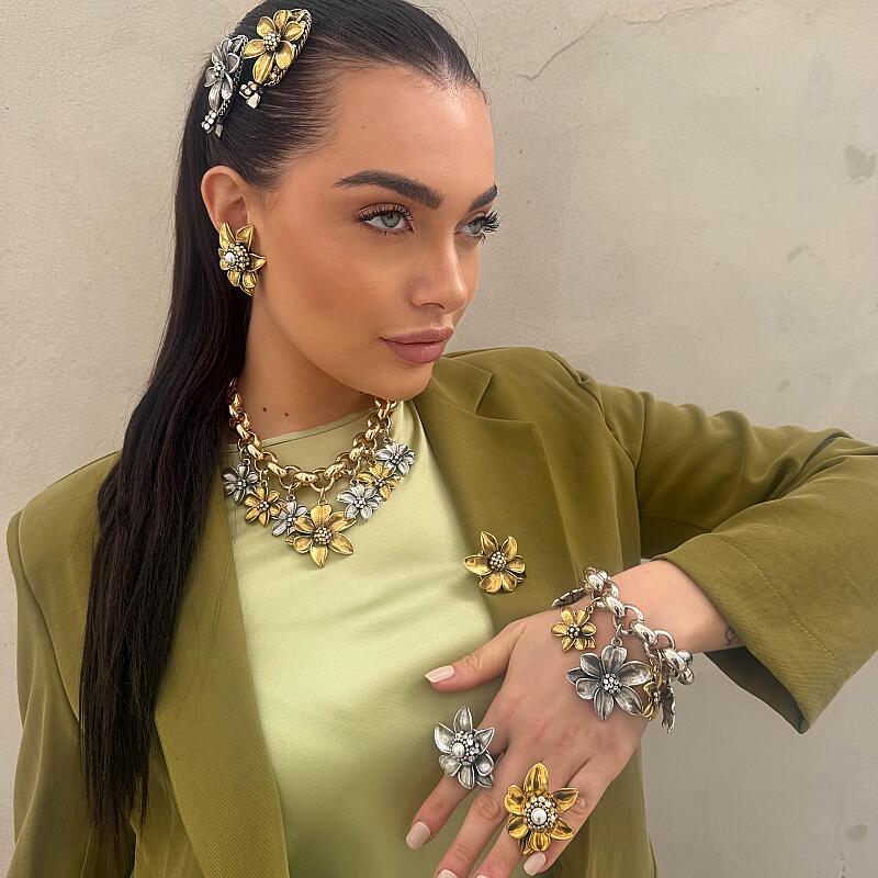 COLLANA GIROCOLLO CON FIORI PENDENTI