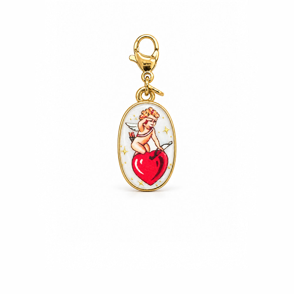 CHARM ALLUNGATO CON CUPIDO SU CUORE