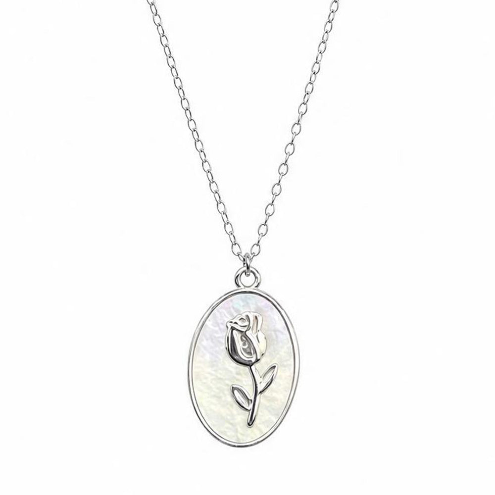 COLLANA A GIROCOLLO CON ROSA INTAGLIATA SU SFONDO OVALE SIMIL MADREPERLA