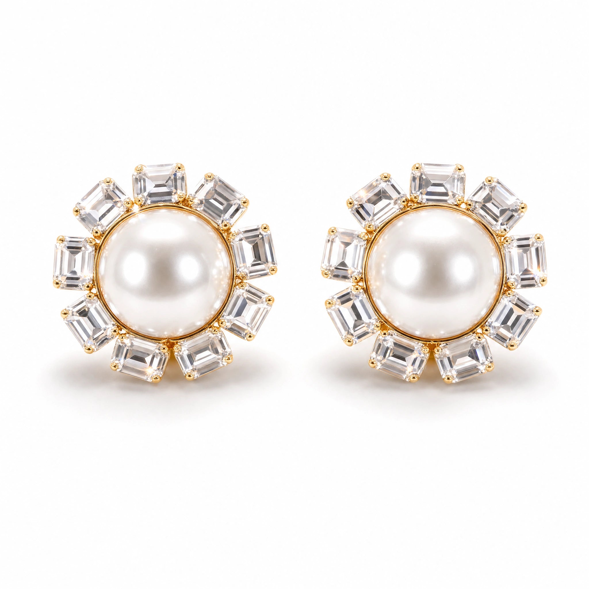 ORECCHINI A LOBO CIRCOLARE CON CORNICE DI STRASS