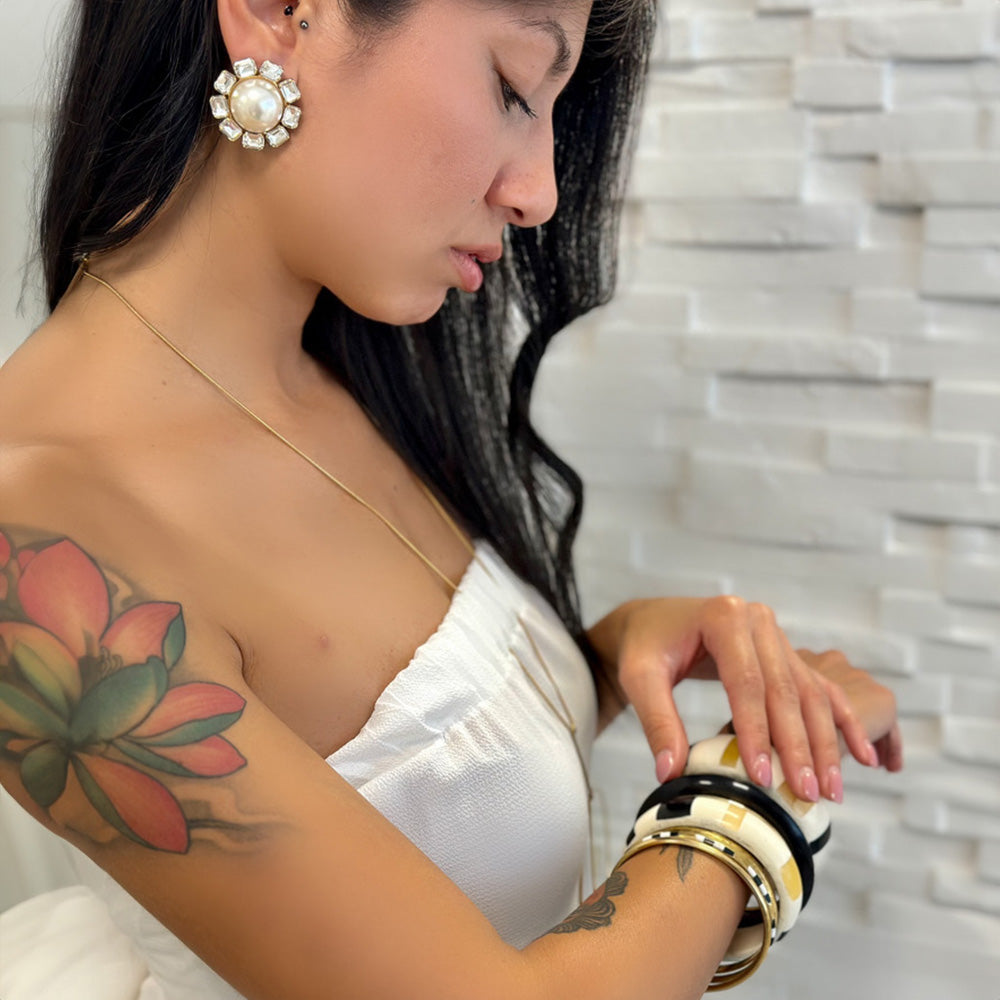 BRACCIALE RIGIDO COMPOSTO DA PIU' PEZZI IN DIVERSI  MATERIALI E COLORI