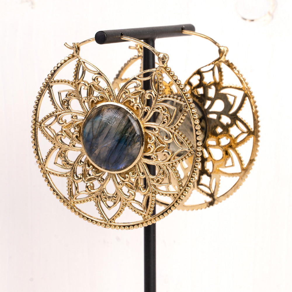 ORECCHINI CERCHIO DECORATI CON MANDALA E PIETRA CENTRALE