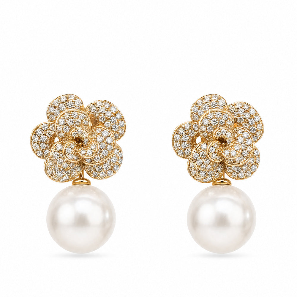ORECCHINI PENDENTI CON FIORE IN STRASS E PERLA GRANDE