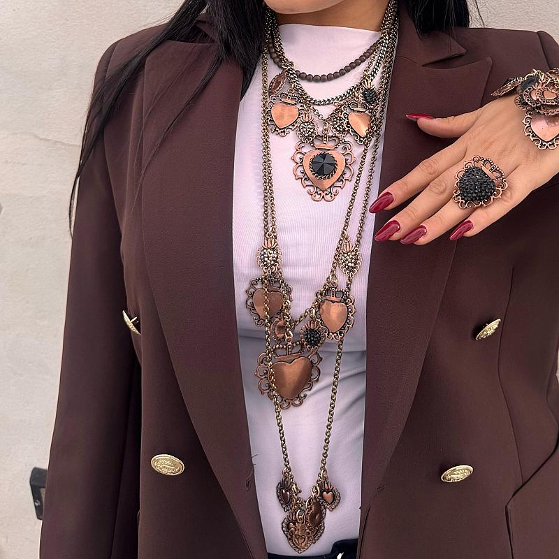 COLLANA LUNGA MULTIFILO CON CUORI SACRI PENDENTI