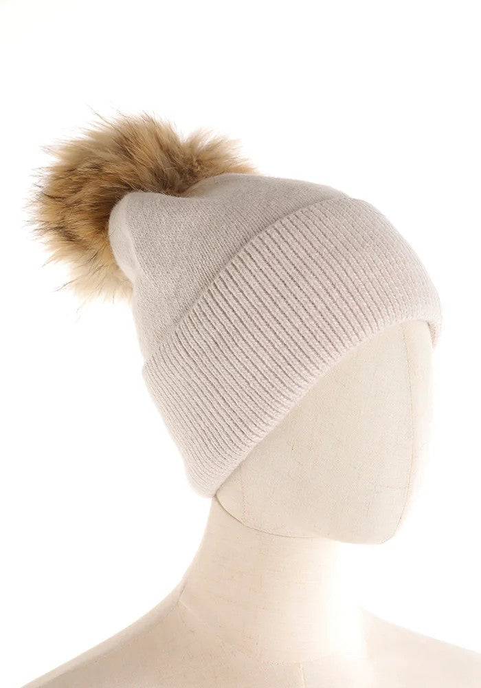 CAPPELLO A CUFFIA CON PON PON IN PELLICCIA