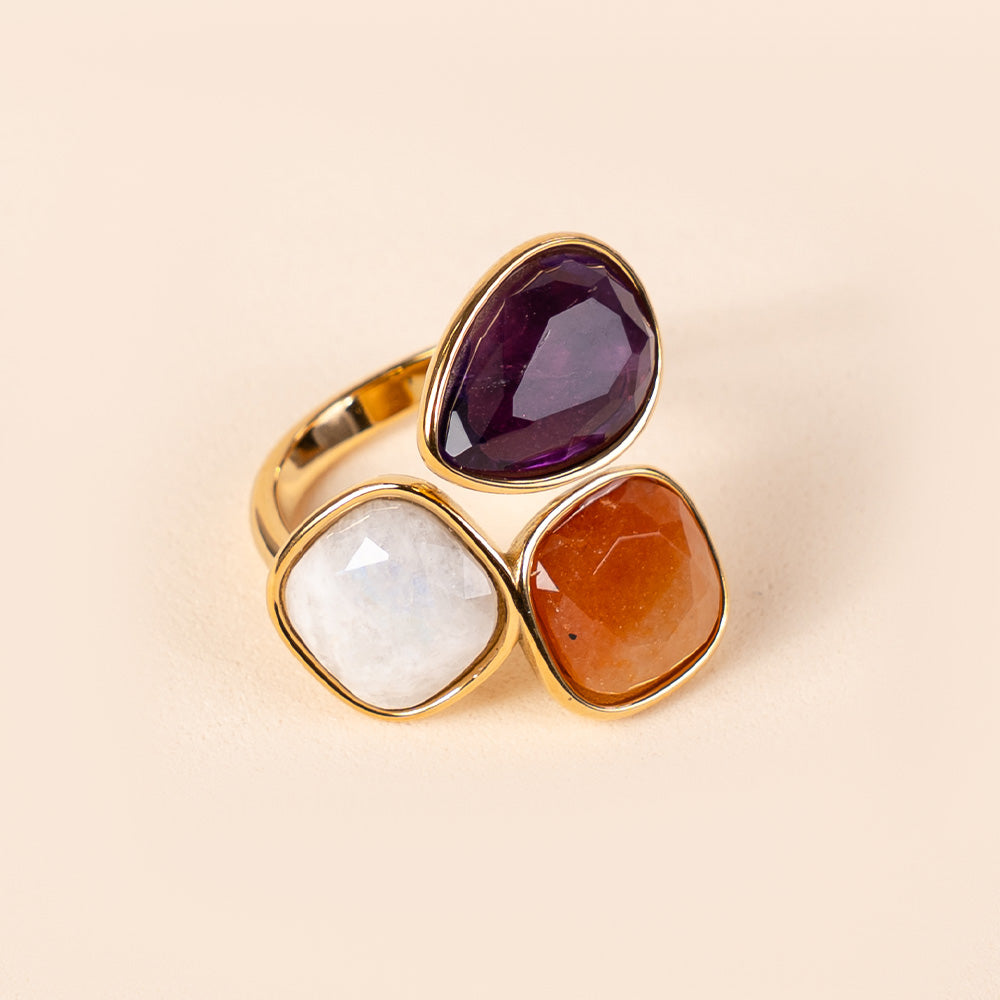 RING WITH THREE COLORED STONES